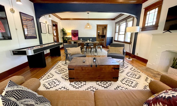 Speer House | Stylish and Comfortable Home in the heart of Denver
