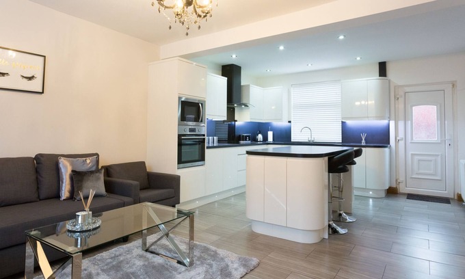 Chapeltown House | Stylish and Modern 3 bedroom house