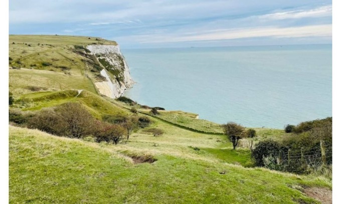 Dover Apartment | Stylish and Modern Apartment close to Dover Port!