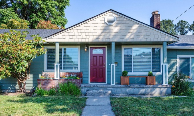Gladstone House | Stylish and Modern craftsman bungalow home