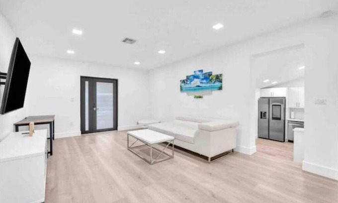 Miami Shores House | Stylish and Remodeled 3BR House