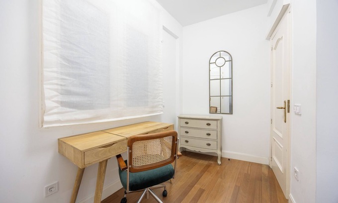 Barrio de La Latina Apartment | Stylish Apartment next to Royal Palace & La Latina