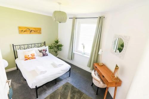 Dundee Apartment | Stylish Apartment with Free Parking Near City and Bus Links