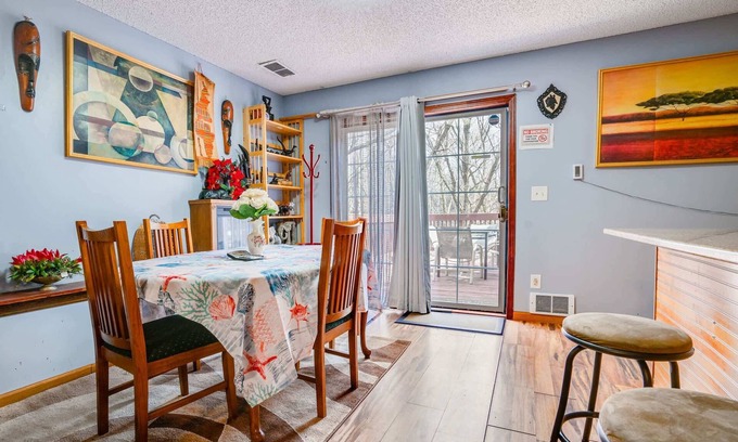 North Saint Paul House | ‼️Stylish Basement Stay with Office Space, AC & Fire Pit