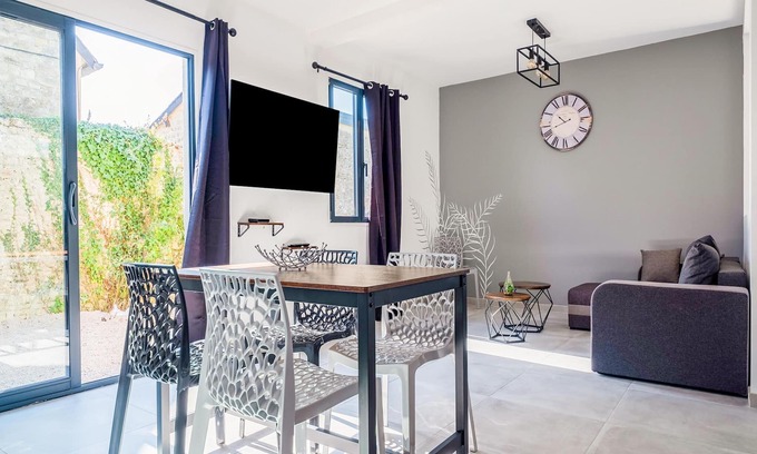 Vierville-sur-Mer House | Stylish Beachside Retreat