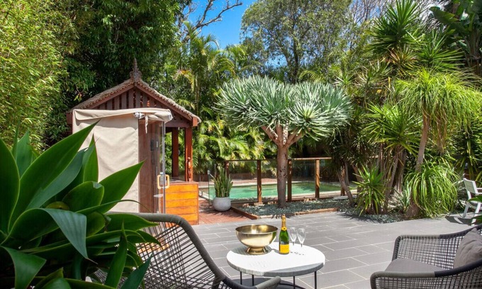 Coogee House | Stylish Beachside Retreat with Private Pool and Cabana