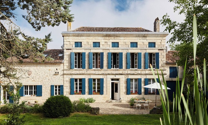 Saint-Martin-Petit House | Stylish Boho Country Manor House, Total Relaxation and Luxury in Wine Country