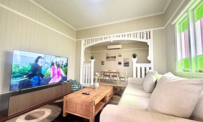 Holland Park West House | Stylish & Bright 3-BDRS Family @Holland Park West