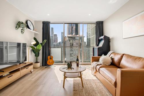 Melbourne Central Business District Apartment | Stylish CBD Apartment Urban Escape & Epic Views!
