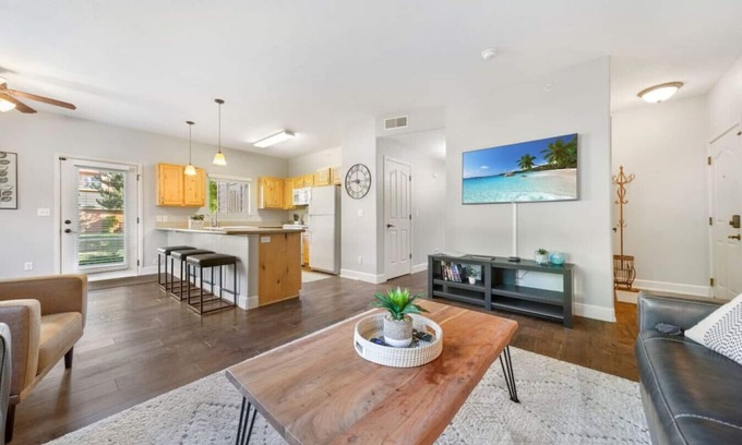 Coeur d'Alene Condo | Stylish CDA Condo – Pet Friendly + Near Everything