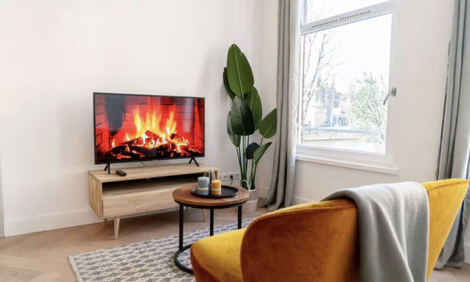 Spaarndammer en Zeeheldenbuurt Apartment | Stylish Central Apartment Van Gogh Near Canals, Museums & Nightlife