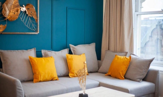 City Centre Glasgow Apartment | Stylish Central Apartment with Parking
