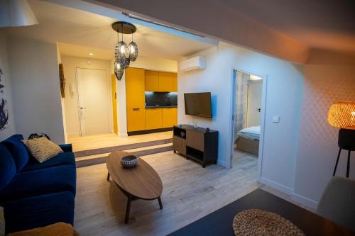 Carnot Apartment | Stylish Central Cannes Apartment