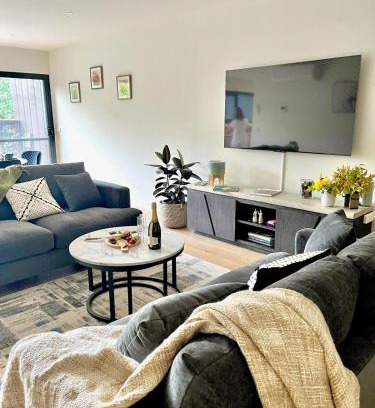 Healesville Apartment | Stylish & Central - Leafy Views
