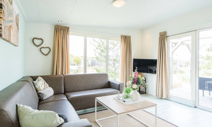 Hollum House | Stylish Chalet Near the Beach