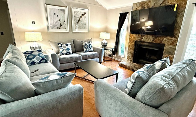 Charlotte House | Stylish, charming, & cozy 3-bedroom house in Charlotte near Carowinds & Topgolf.