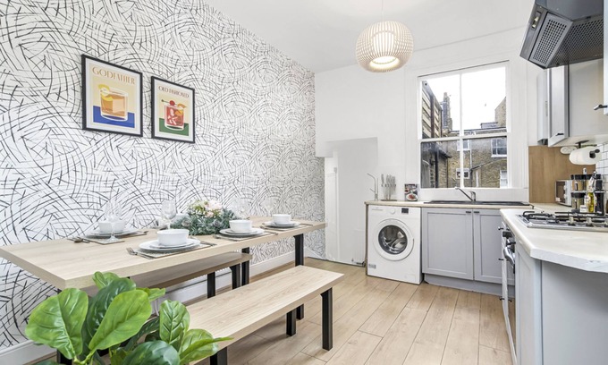 Munster Apartment | Stylish City Retreat 2 Bedroom 5 Guests