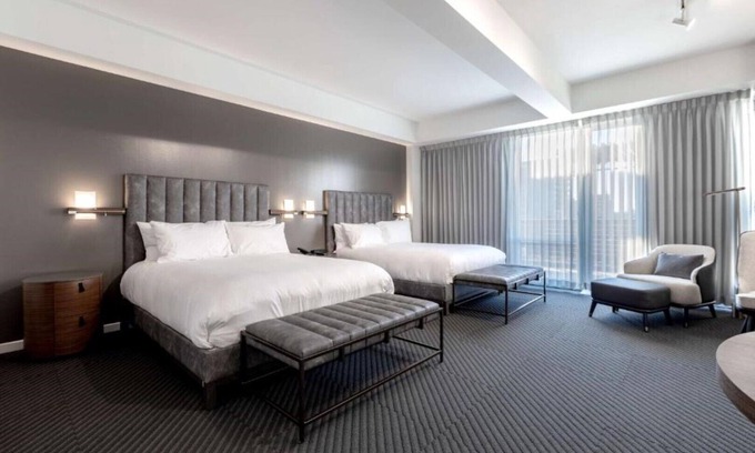 Iowa City House | STYLISH COMFORT IN DOWNTOWN IOWA CITY