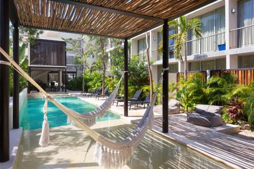 La Veleta Hotel | Stylish Condo for 4 Rooftop & Pool Access