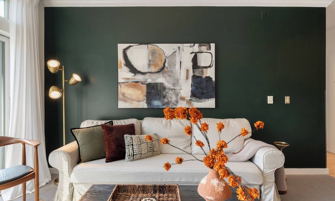 Downtown Seattle House | Stylish condo @ Seattle's Heart + Pool & Parking