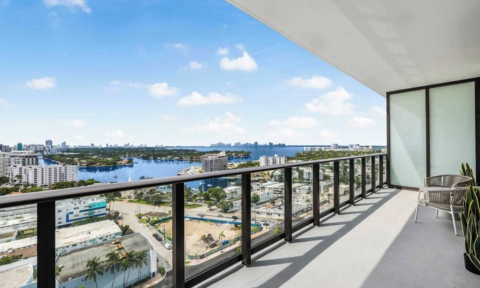 North Beach Apartment | Stylish Condo – Walk to Beach | Amazing Views