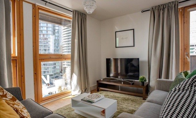 Canary Wharf Apartment | Stylish cosy flat in Canary Wharf