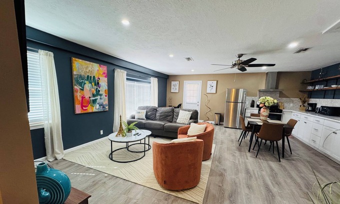 Missouri City House | Stylish Cozy 2-bedroom Duplex in enjoyable Stafford with WiFi, AC, Smart TVs