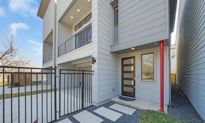 Riverside Terrace House | Stylish Cozy home near DT Houston and Medical Cntr