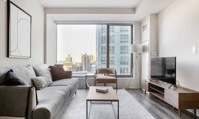 Theatre District Apartment | Stylish Downtown 1BR w/Luxury Amenities and Rooftop Views by Blueground