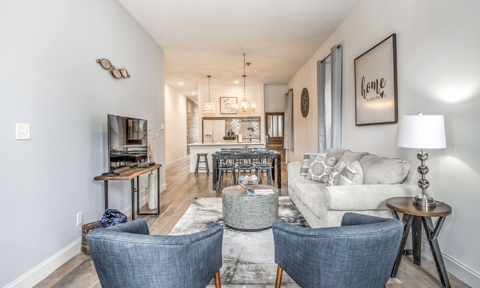 The Gate House | Stylish downtown retreat | JZ Vacation Rentals