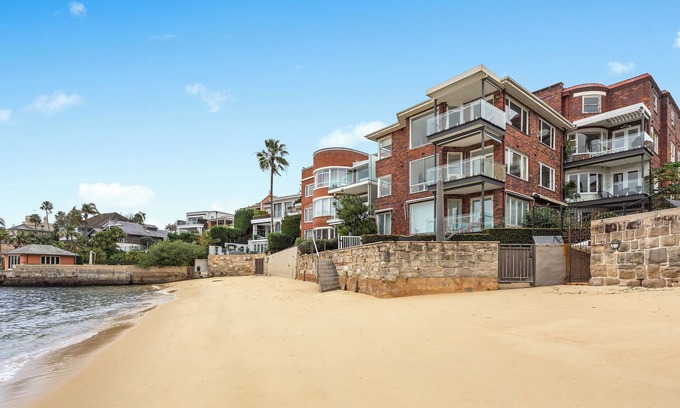 Point Piper Apartment | Stylish & Exclusive Beachfront/Waterfront unit in Point Piper, Sydney Harbour