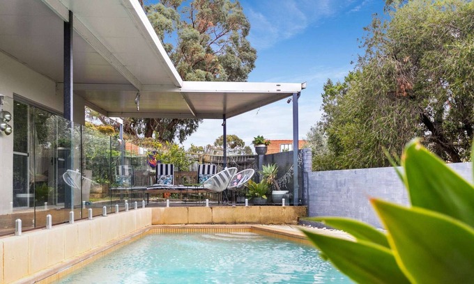 City Beach House | Stylish family and pet friendly 4 BR home with pool close to beach