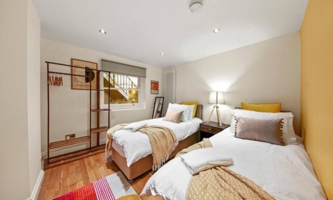 St. Pancras and Somers Town Apartment | Stylish Flat | 5 min Walk Euston & Camden Sleeps 6