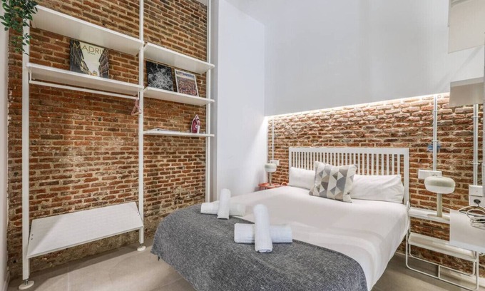 Embajadores Apartment | Stylish Flat Near Plaza Mayor & La Latina