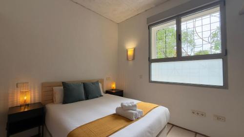 Pueblo Nuevo Apartment | Stylish flat with natural light for 4 pax - LR1