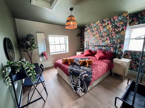 Worcester Apartment | Stylish Flat With Stunning Views