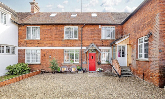 Stansted House | Stylish 3-Bed Home Close to Stansted Airport