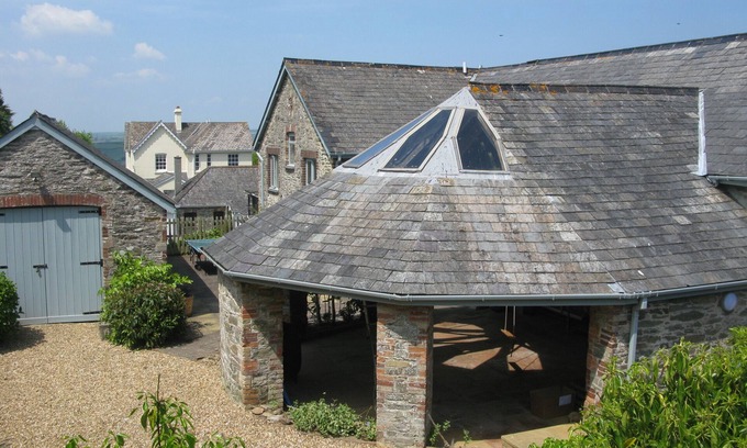 Salcombe House | Stylish holiday barn by beaches and coast, above Salcombe estuary