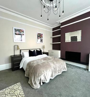 Derby Apartment | Stylish Home from Home in Derby - Great for Contractors, Groups & Families with FREE Parking