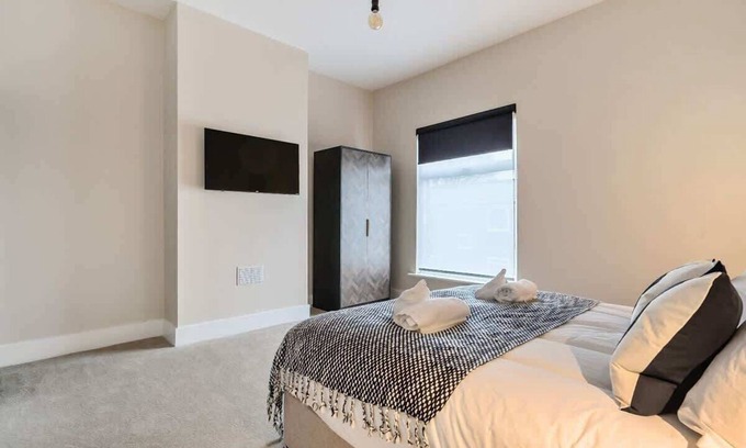 Manchester House | Stylish Home in Manchester - Free Parking