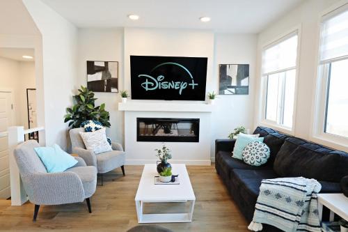 Southwest Edmonton House | Stylish Home with AC, 3 King Beds, Garage, Disney