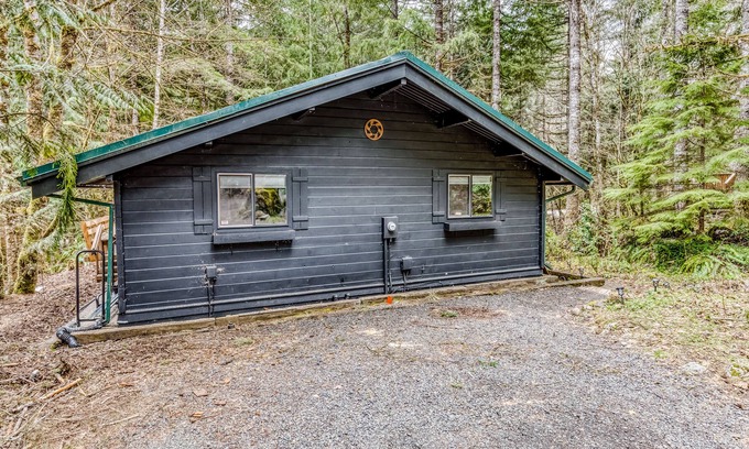 Rhododendron Cabin | Stylish Home with Deck, Private Hot Tub, W/D, Firepit, Forest Views, Free WiFi