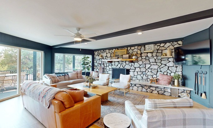 Show Low House | Stylish home with spacious deck, W/D and stocked kitchen
