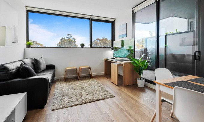 Brunswick Apartment | Stylish Inner-City Apartment in Great Location