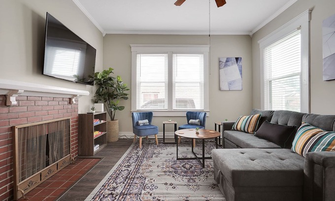 Jeffersonville House | Stylish Jeffersonville Home - Mins from Louisville