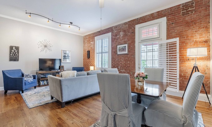 Greenville Downtown Apartment | Stylish King 1BR Loft near Main St Fun, 8$/Parking