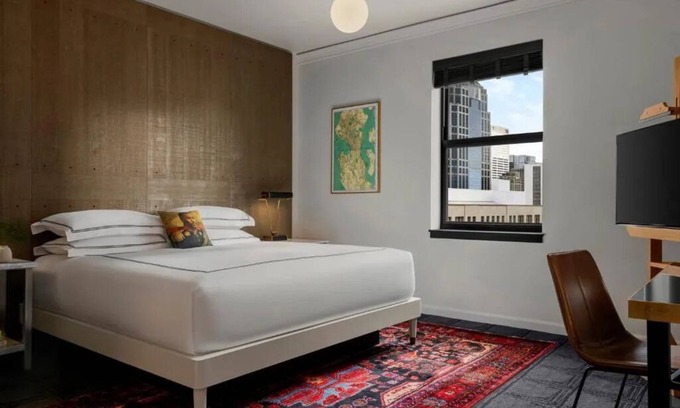 Downtown Seattle Hotel | Stylish King Room in Forbes' Top Pet-Friendly Hotel in Seattle