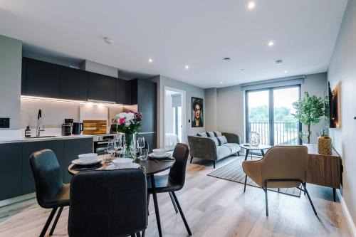 Holbeck Apartment | Stylish Leeds City Centre Flat - Free Parking