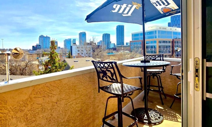 Bridgeland Apartment | Stylish Loft Apartment