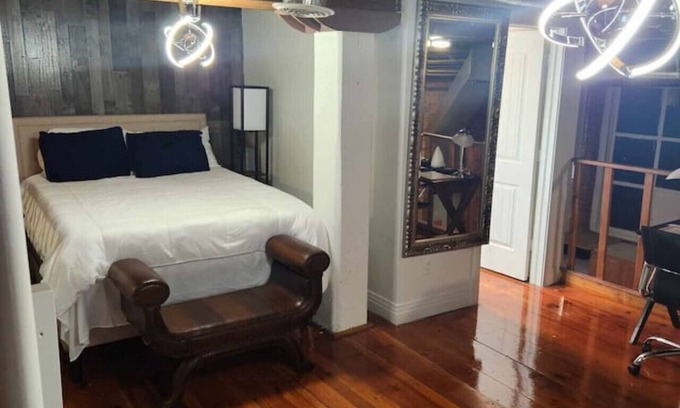 Detroit Apartment | Stylish Loft with Modern Amenities in Detroit